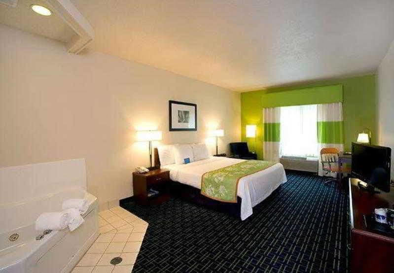 Fairfield Inn & Suites Traverse Stadt Exterior foto